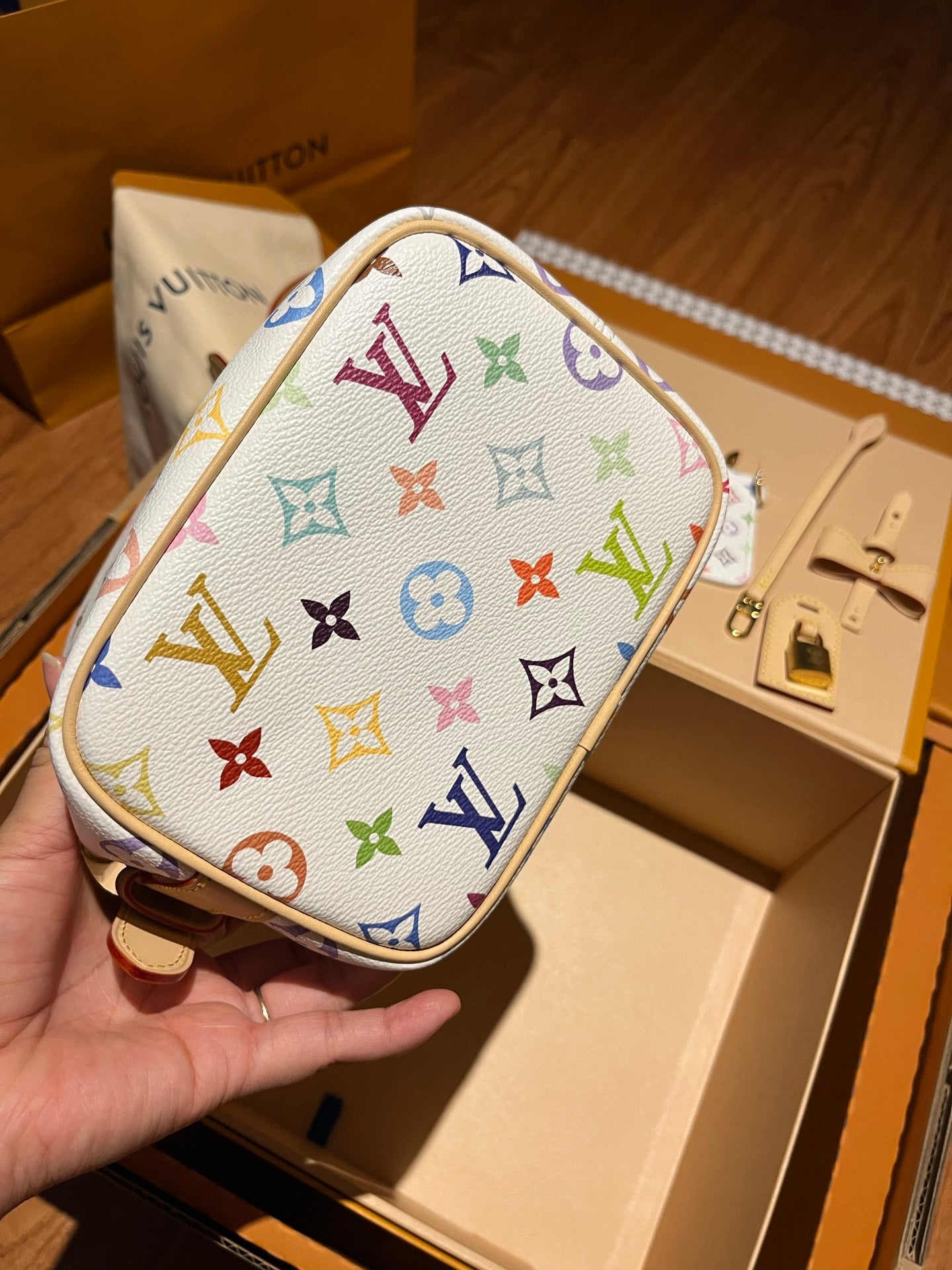 Luxury Element Chic White Artisan Shoulder Bag with Vibrant Color Patterns and Premium Leather Accents LV04