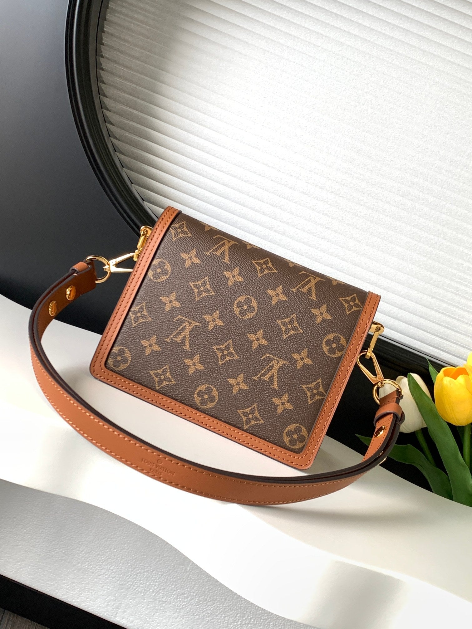 LV Luxury Element Exquisite Mini Handbag in Premium First-Layer Leather, LV006