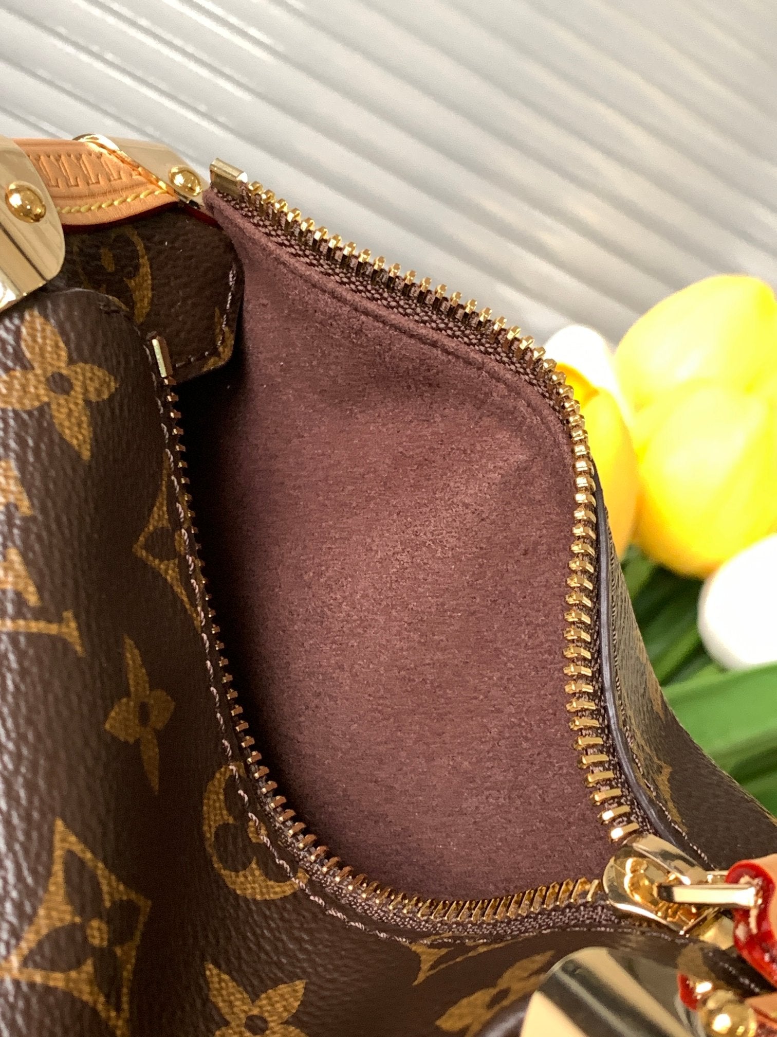LV Luxury Element The Hottest Shoulder Bag of 2023 Spring: Inspired by Travel Trunks LV009