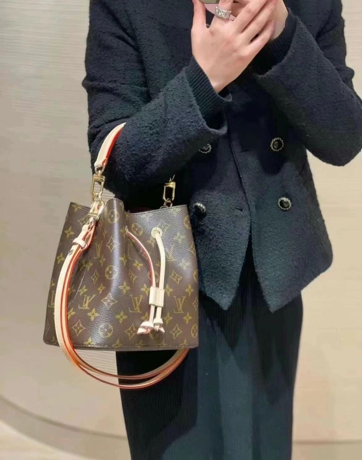 LV Luxury Element Elegant Mini Bucket Bag: Timeless Design Meets Modern Functionality LV014