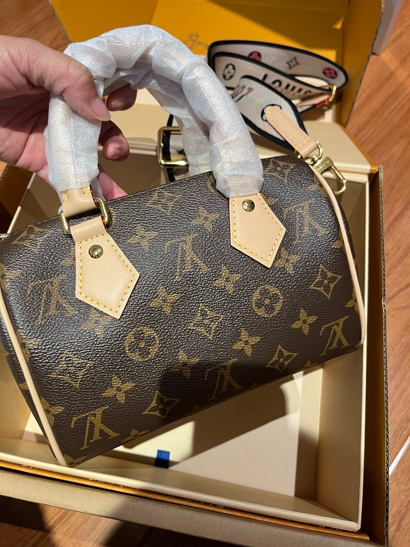 LV Luxury Element Chic Monogram-Inspired Mini Travel Bag with Detachable Strap LV017