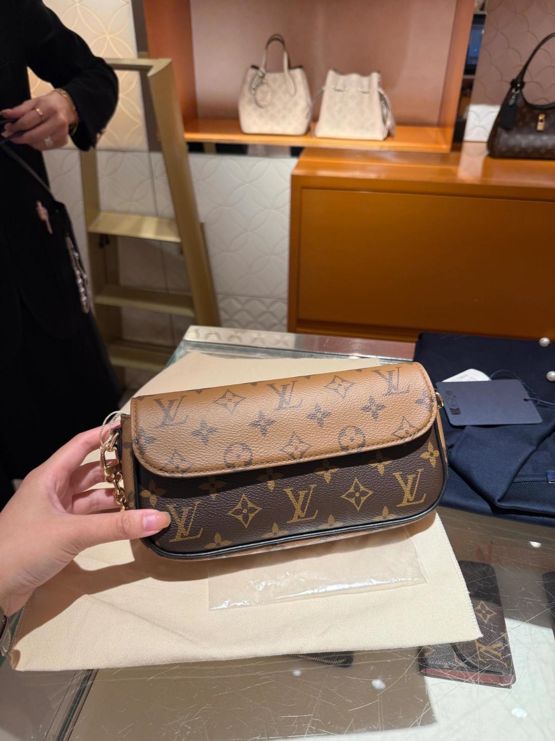 LV Luxury Element Elegant Monogram Wallet on Chain Bag - Timeless Style and Versatility handbags LV020