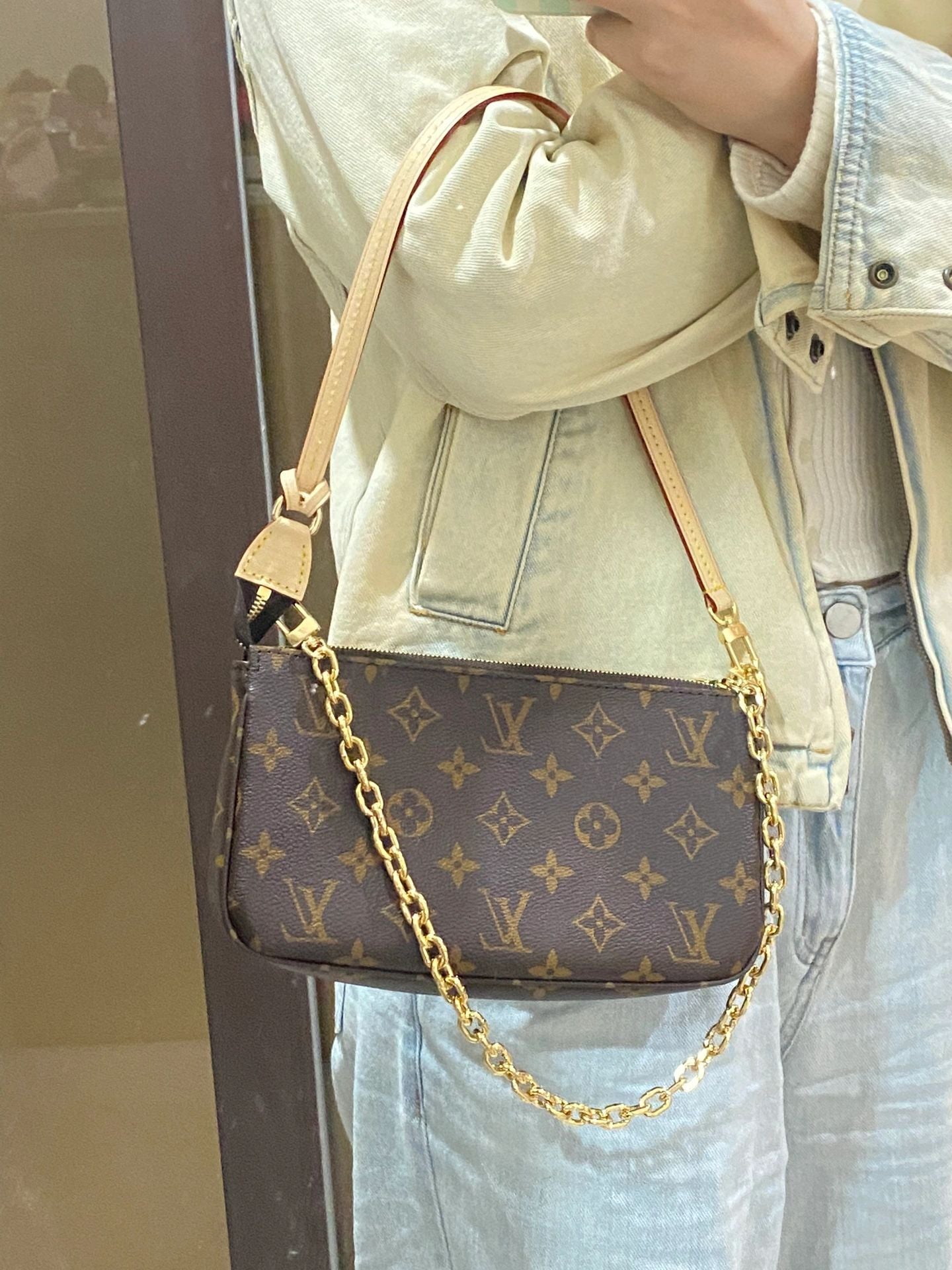 LV Luxury Element  Compact Elegant Canvas Shoulder Bag with Detachable Strap  LV008