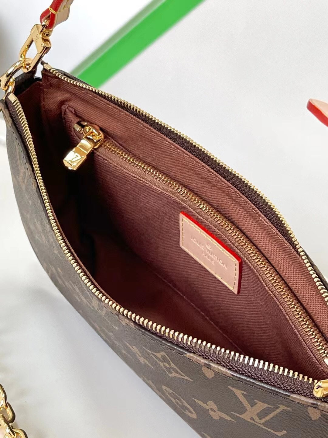 LV Luxury Element  Compact Elegant Canvas Shoulder Bag with Detachable Strap  LV008