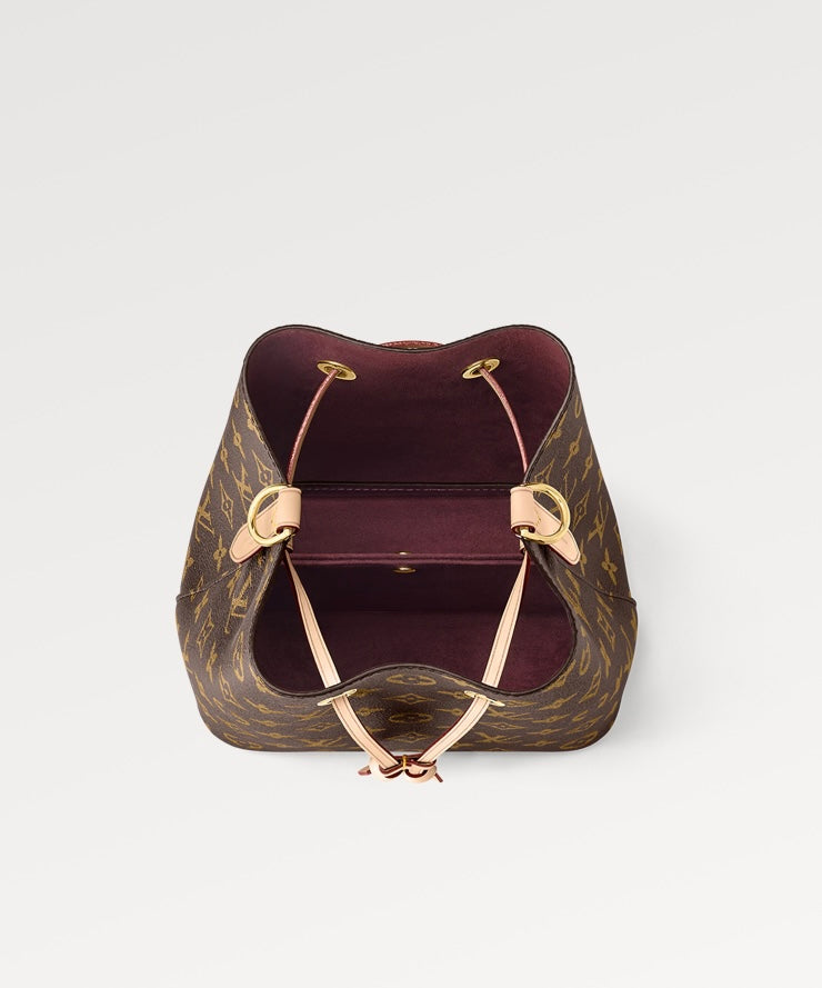 LV Luxury Element Elegant Mini Bucket Bag: Timeless Design Meets Modern Functionality LV014