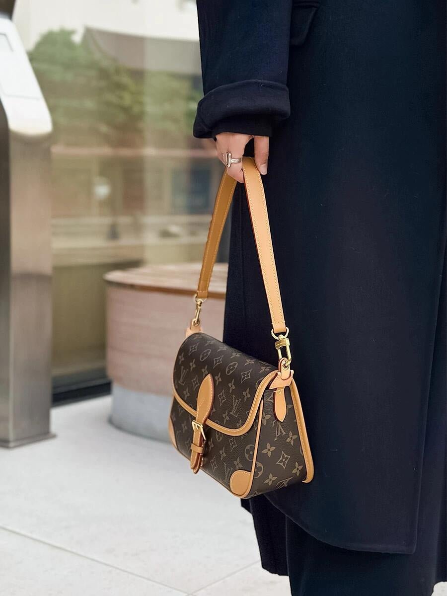 LV Luxury Element Diane Monogram Bag: Vintage Charm Meets Modern Utility LV016