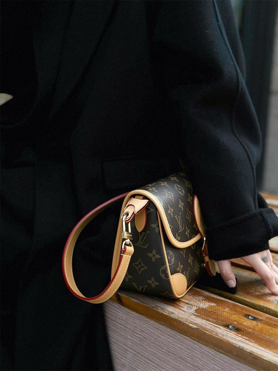 LV Luxury Element Diane Monogram Bag: Vintage Charm Meets Modern Utility LV016