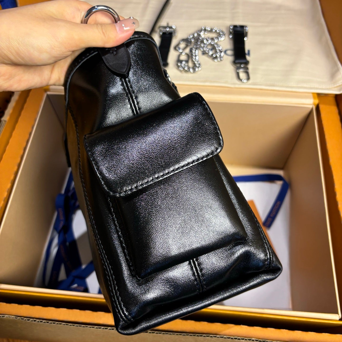 LV Luxury Element CarryAll Cargo Small Bag in Soft Lambskin: Your Compact Daily Companion LV018