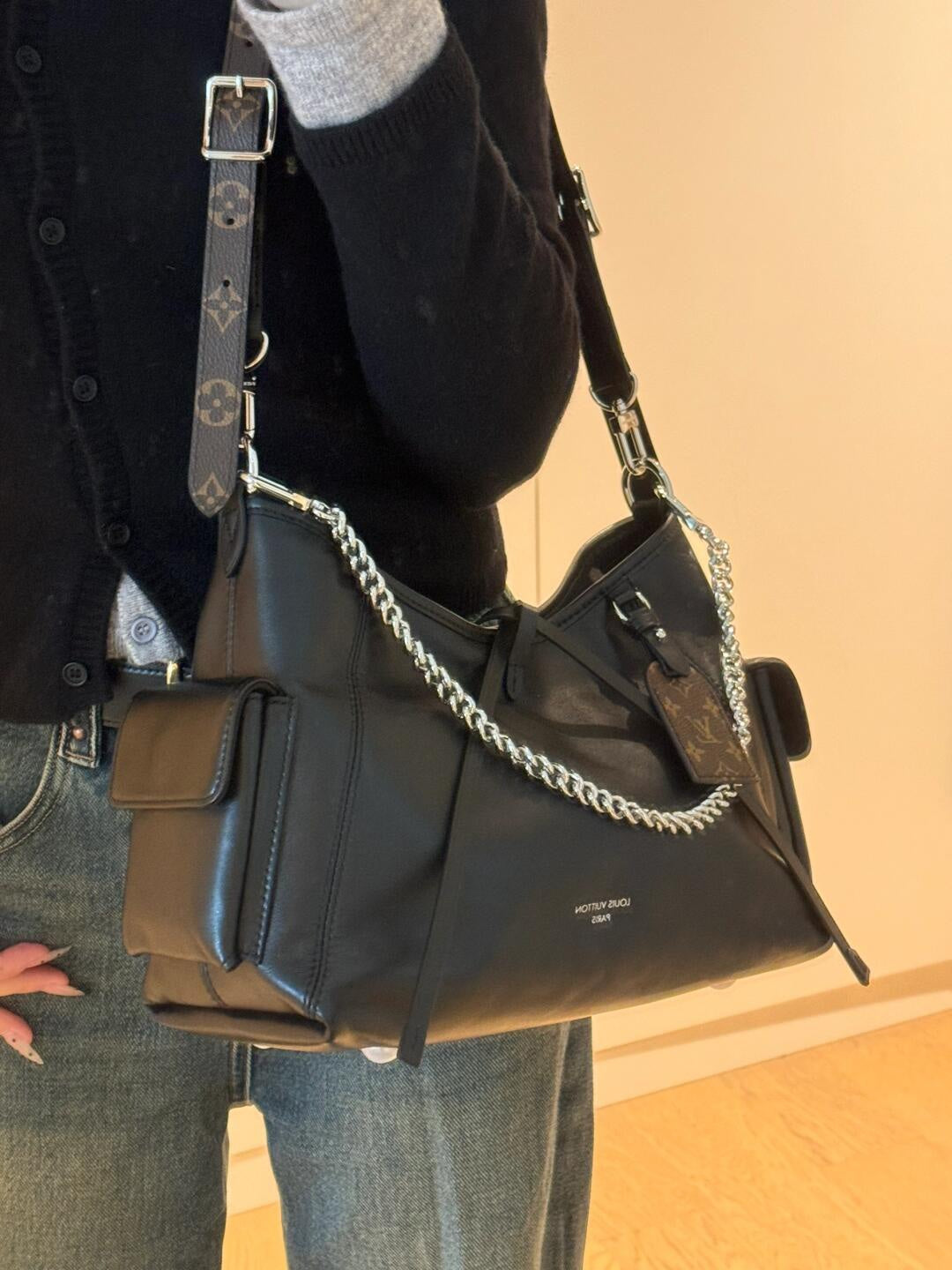LV Luxury Element CarryAll Cargo Small Bag in Soft Lambskin: Your Compact Daily Companion LV018