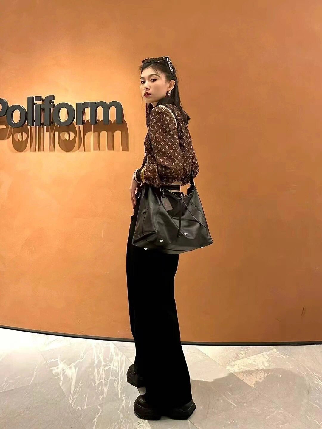 LV Luxury Element CarryAll Cargo Small Bag in Soft Lambskin: Your Compact Daily Companion LV018