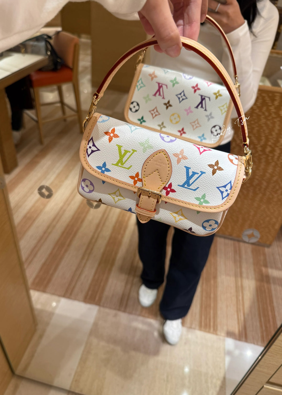 LV Luxury Element Nano Diane Mini Handbag: Chic Design with Detachable Strap and Multiple Carry Options LV021