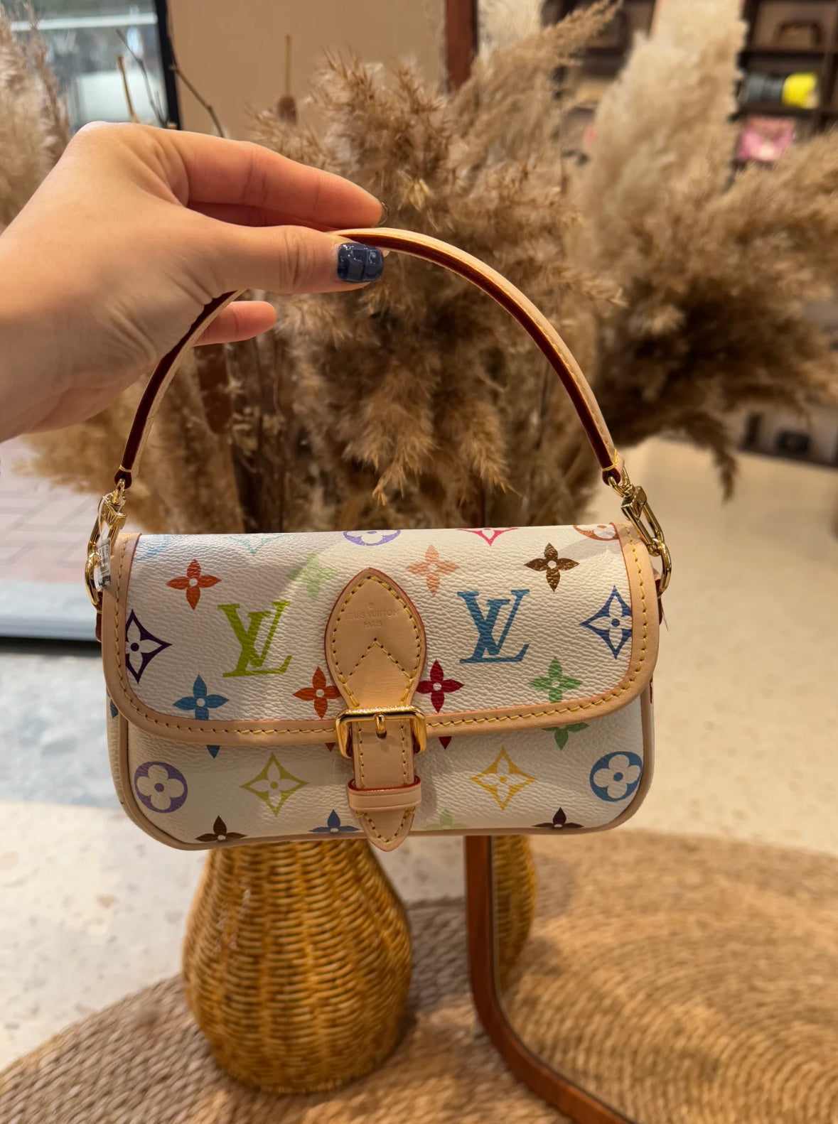 LV Luxury Element Nano Diane Mini Handbag: Chic Design with Detachable Strap and Multiple Carry Options LV021