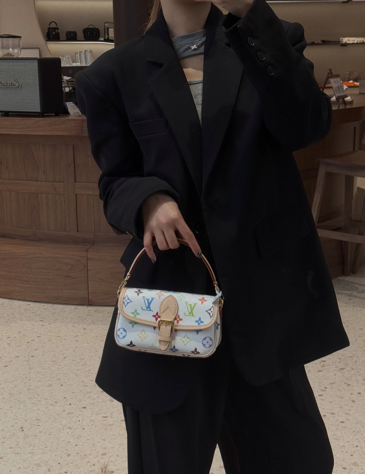 LV Luxury Element Nano Diane Mini Handbag: Chic Design with Detachable Strap and Multiple Carry Options LV021