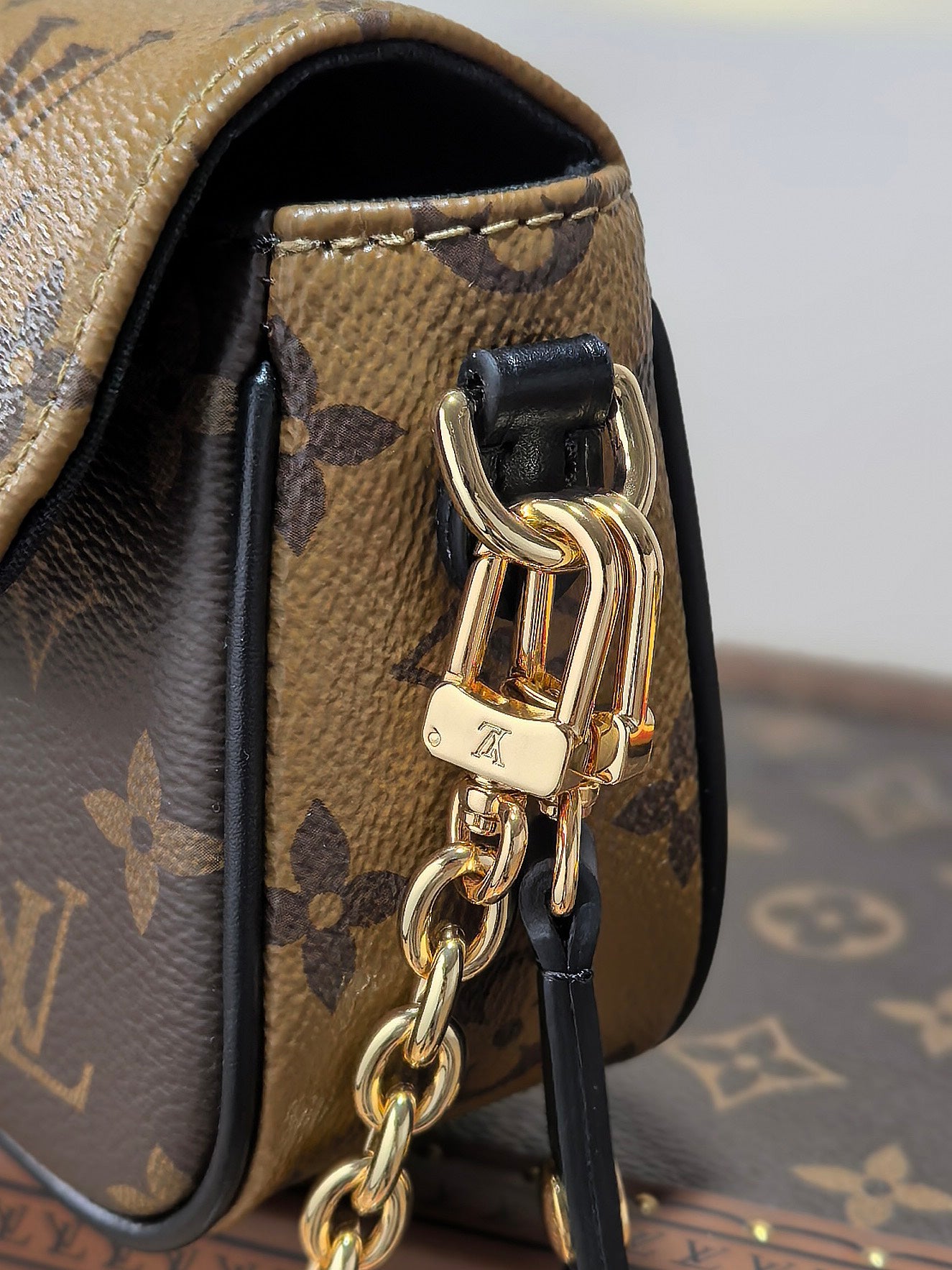 LV Luxury Element Elegant Monogram Wallet on Chain Bag - Timeless Style and Versatility  handbags LV020