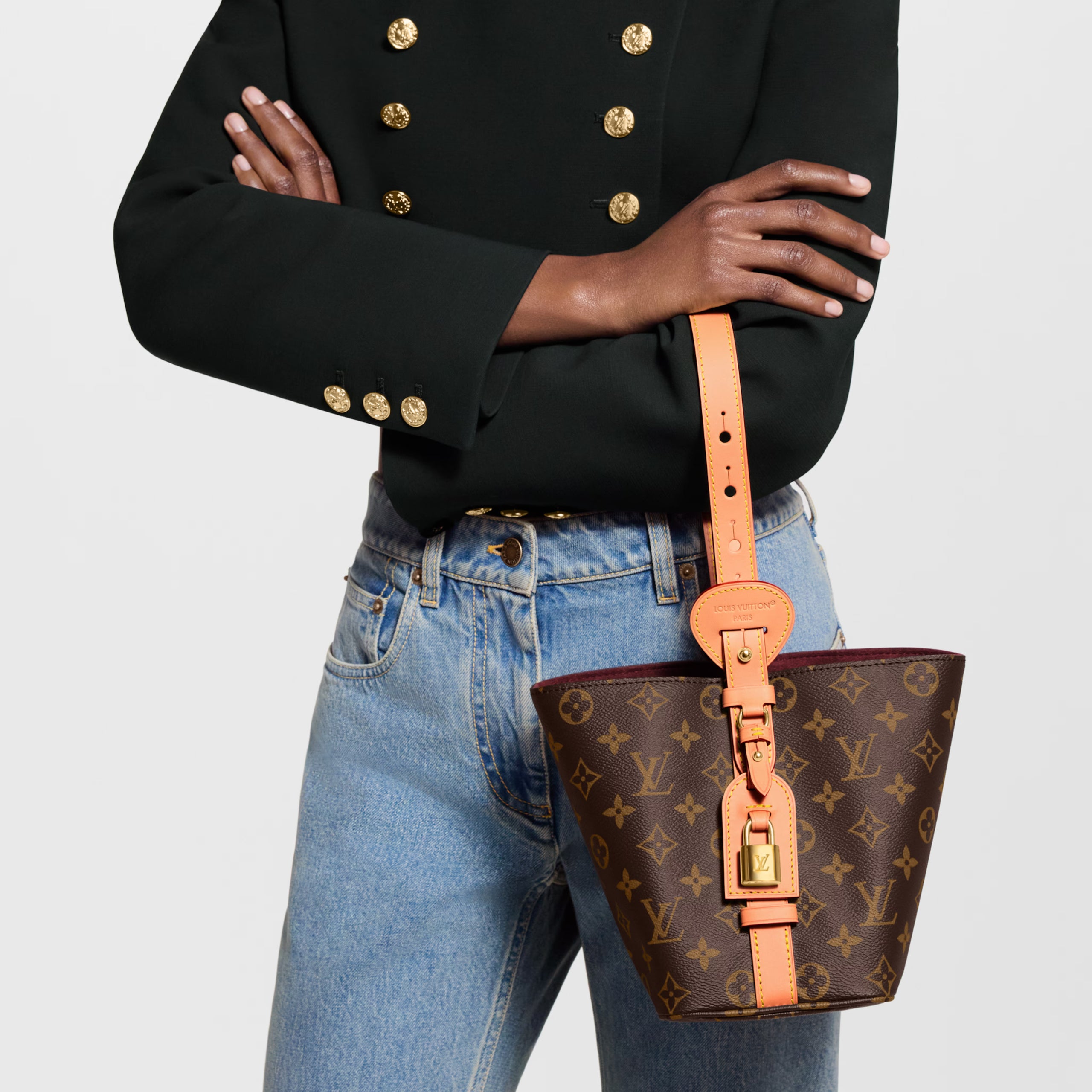 LV Luxury Element Chic Monogram Bucket Bag - Foldable and Spacious for Everyday Luxury LV011