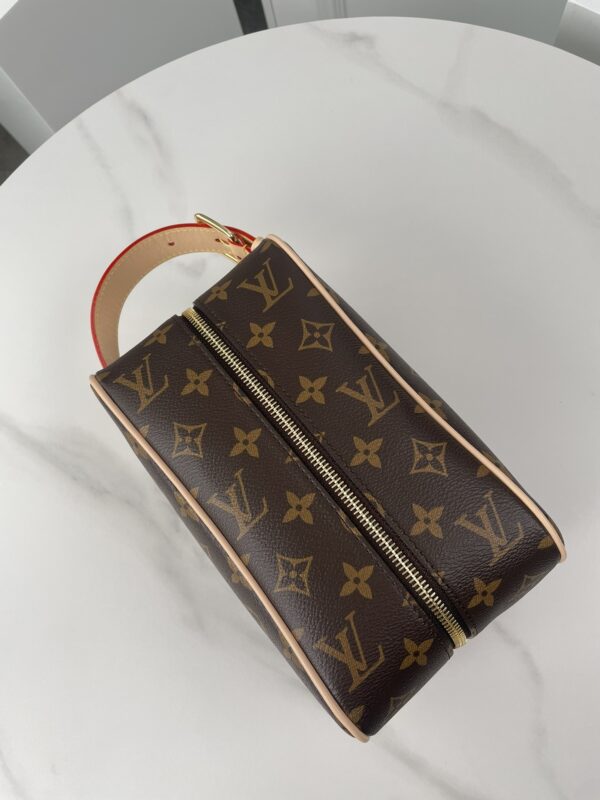Fashionable and luxurious LockerDopp Kit toiletry bag