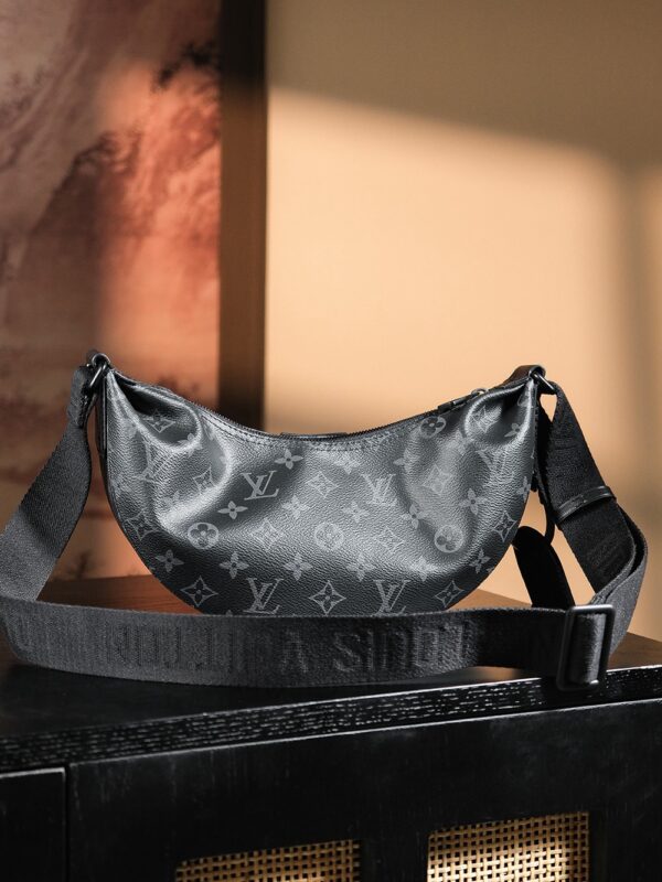 Urban Explorer Mini Crossbody
