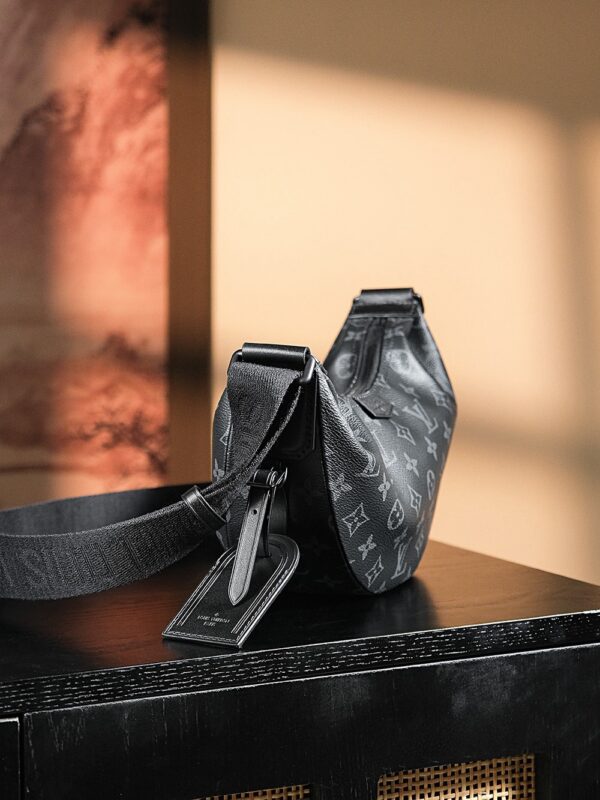 Urban Explorer Mini Crossbody
