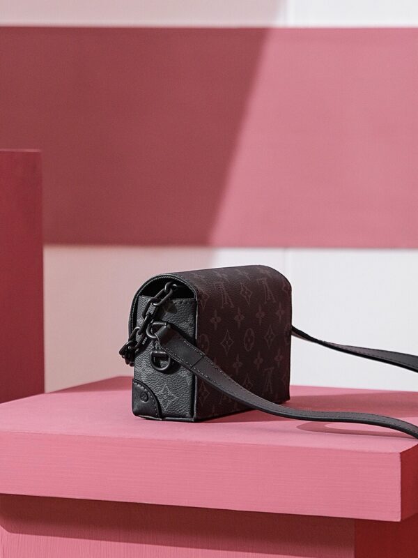 Steamer Compact Crossbody