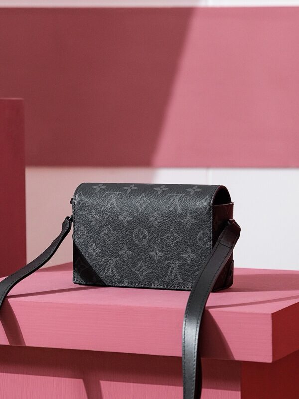 Steamer Compact Crossbody