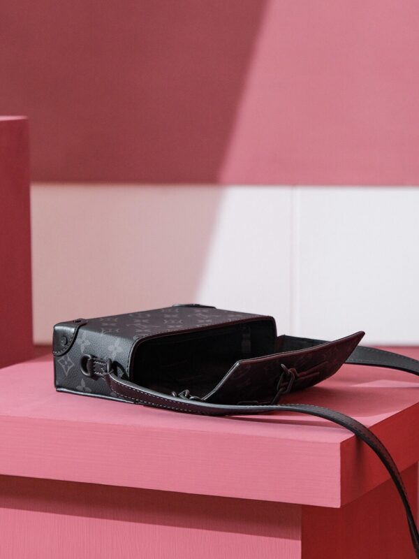 Steamer Compact Crossbody