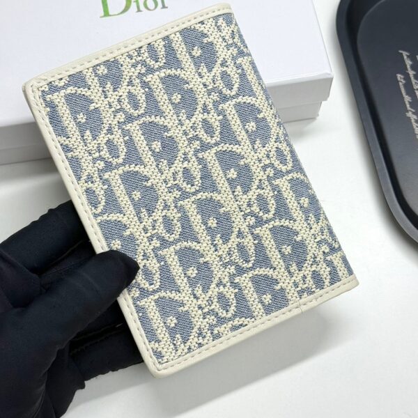 Dior 30 Montaigne Passport Cover
