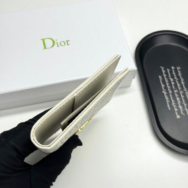 Dior 30 Montaigne Passport Cover