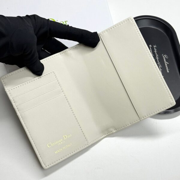 Dior 30 Montaigne Passport Cover