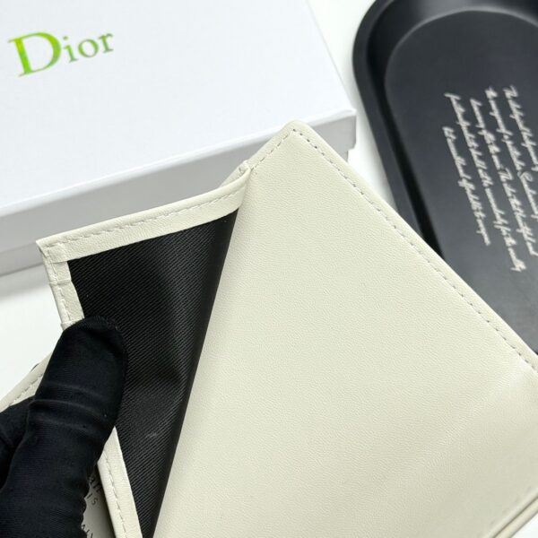 Dior 30 Montaigne Passport Cover