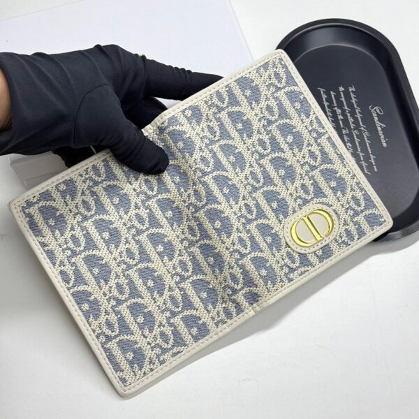 Dior 30 Montaigne Passport Cover