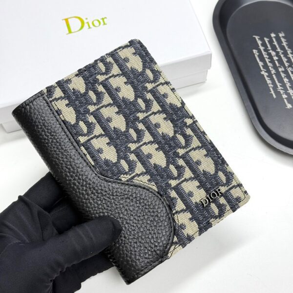 Dior 30 Montaigne Passport Holder