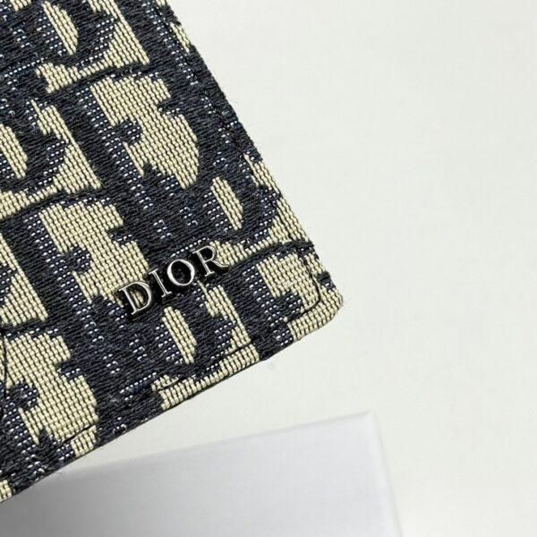 Dior 30 Montaigne Passport Holder
